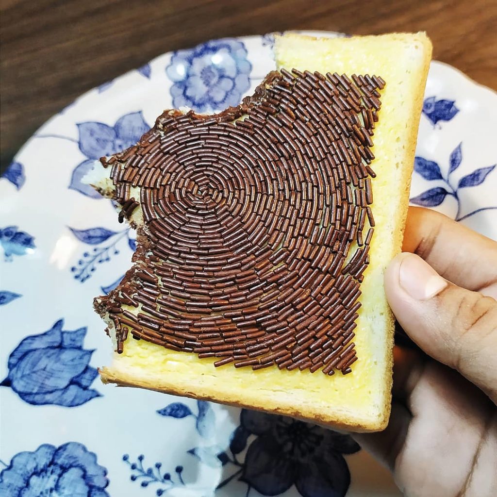 Indonesians Create Art With Bread and Meses During Quarantine