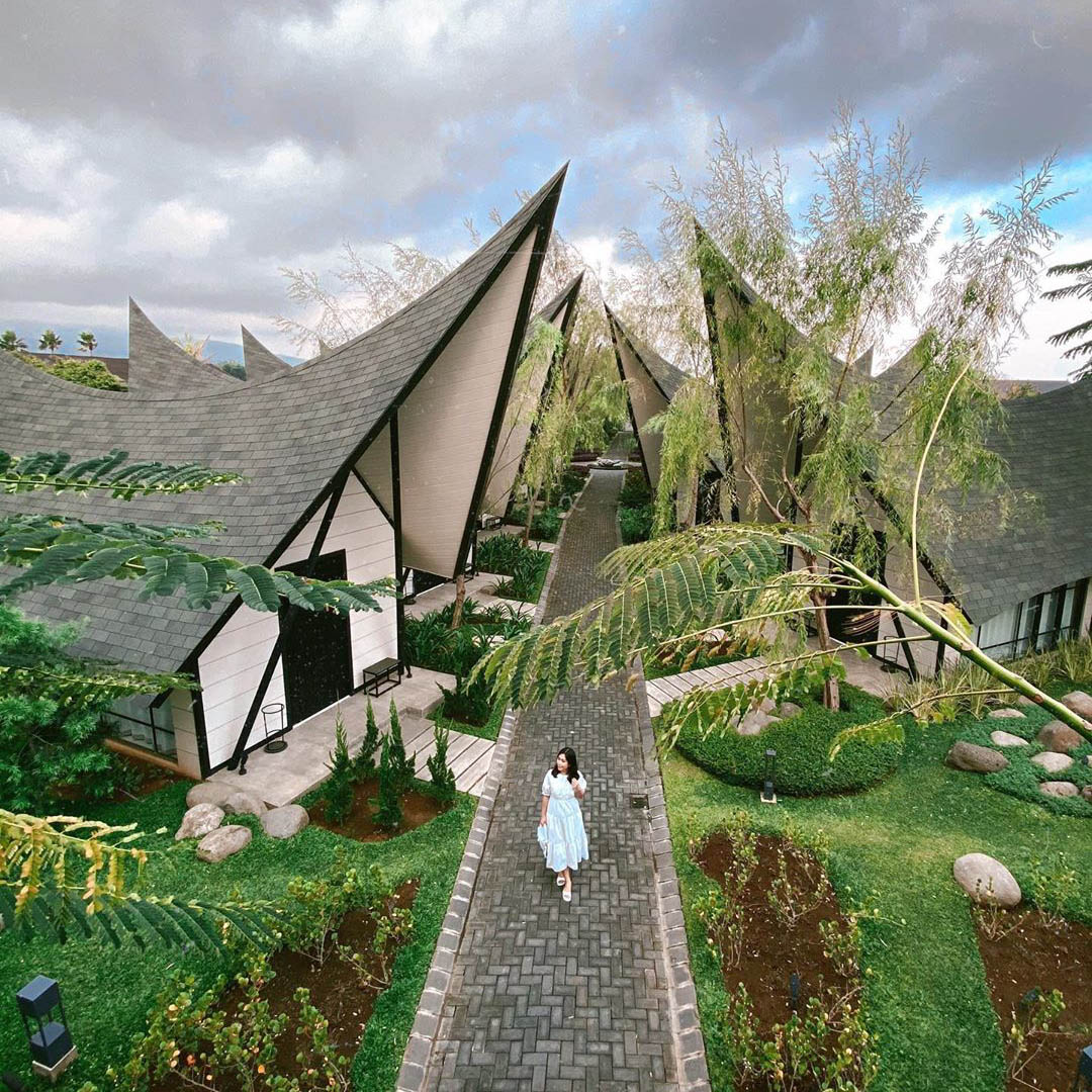 Hanoman Hotel In Batu Has PadangStyle Cabins And Outdoor Bathtubs