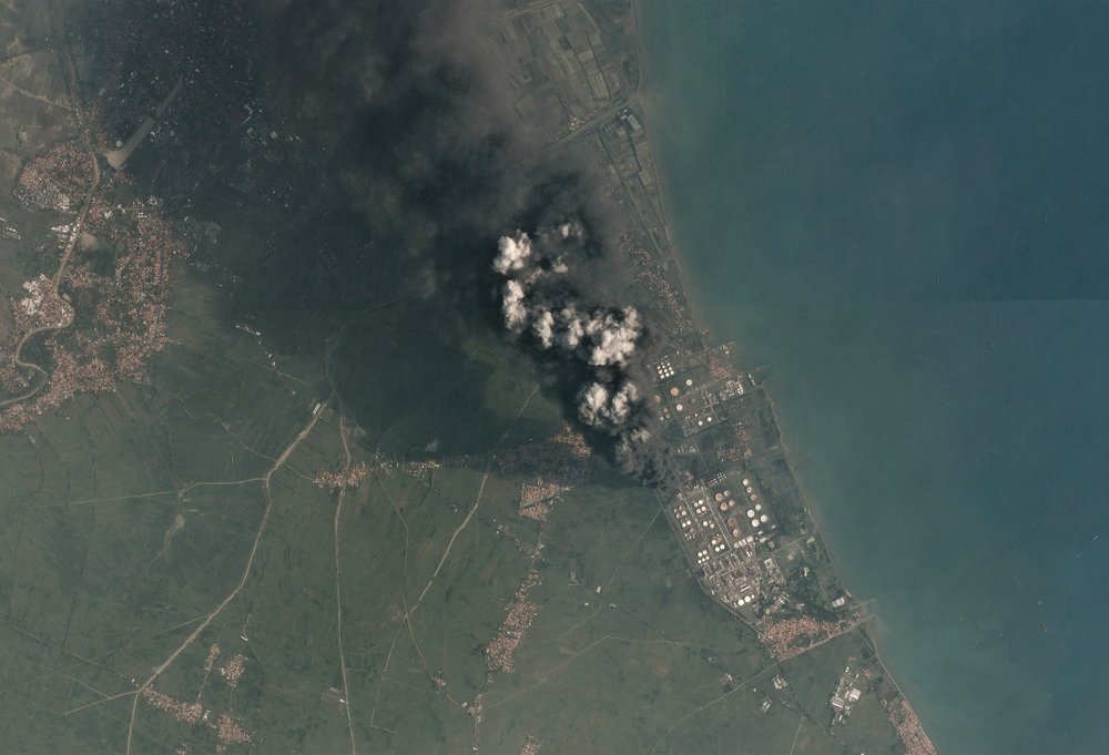 Hundreds Evacuated Following Fire At Pertamina Refinery